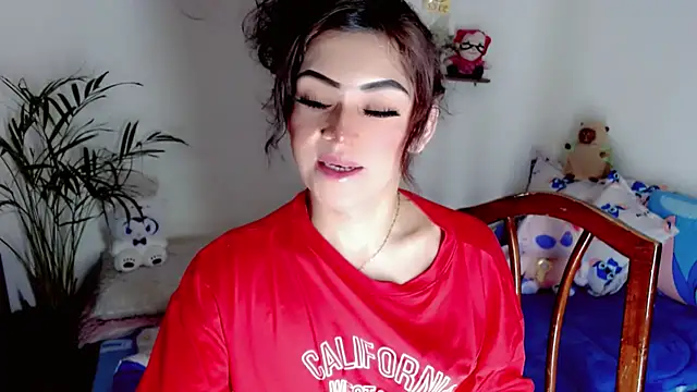 NathalialLooes online show from 06/25/26, 05:17