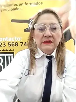 Snapshot of JULIETA_21- chatting on 04/30/26, 01:06 JULIETA 21- online show from 04/30/26, 01:06