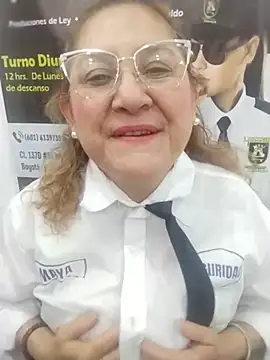 Snapshot of JULIETA_21- chatting on 06/10/26, 03:00 JULIETA 21- online show from 06/10/26, 03:00