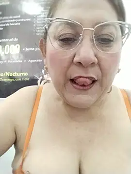 Snapshot of JULIETA_21- chatting on 06/25/26, 01:04 JULIETA 21- online show from 06/25/26, 01:04
