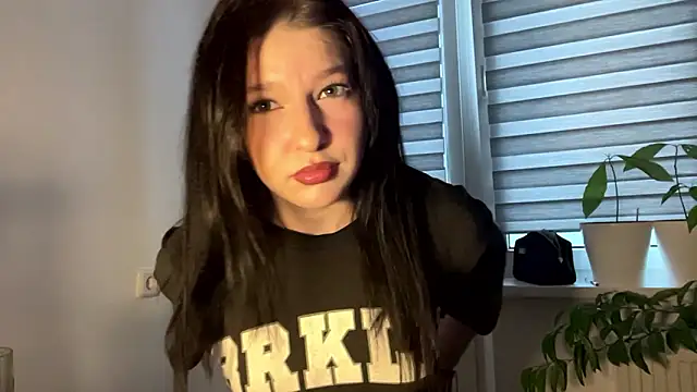 Sarahsolara online show from 02/17/26, 02:02