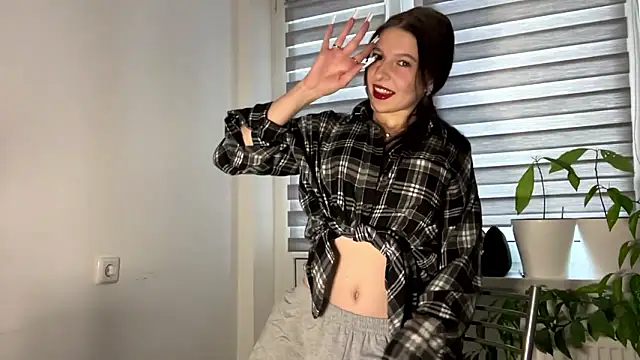 Sarahsolara online show from 02/18/26, 02:02