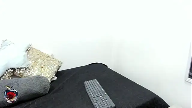 KimberlyVelez  online show from 02/17/26, 07:53