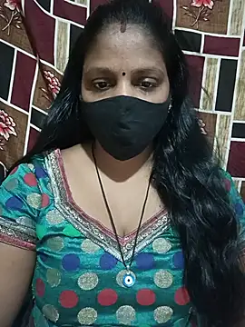 Snapshot of Parul-009 chatting on 06/23/26, 04:43 Parul-009 online show from 06/23/26, 04:43
