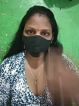 Snapshot of Parul-009 chatting on 07/16/26, 04:40 Parul-009 online show from 07/16/26, 04:40