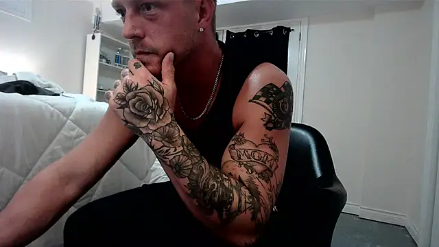Snapshot of HotnCole chatting on 03/21/26, 12:26 HotnCole online show from 03/21/26, 12:26