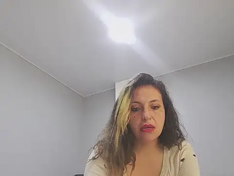 KENDRA-HONEY online show from 04/17/26, 02:20