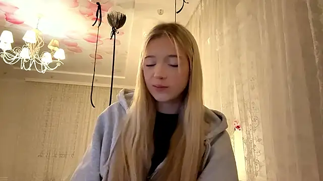 IvyArmbrister online show from 03/09/26, 08:46