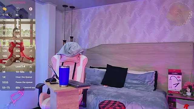 kylliefox  online show from 04/20/26, 01:25