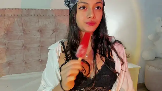 Jennifer Lee  online show from 02/17/26, 10:01