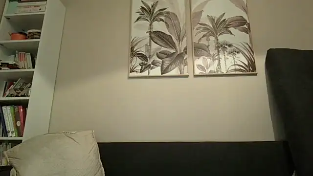 doudou310 online show from 02/15/26, 05:48