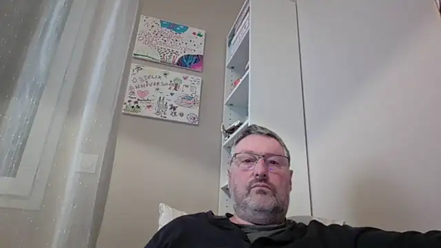 doudou310 online show from 02/22/26, 04:02