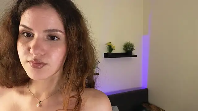 Snapshot of Lili_Torin chatting on 06/24/26, 01:43 Lili Torin online show from 06/24/26, 01:43