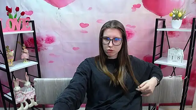 LilianaShine online show from 04/18/26, 05:00