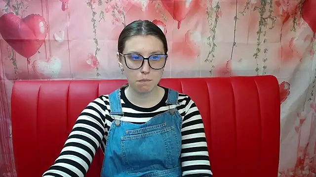 Snapshot of LilianaShine chatting on 05/14/26, 05:14 LilianaShine online show from 05/14/26, 05:14