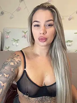sexybatwomen33 online show from 05/18/26, 06:52