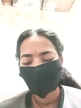 Sunali Bendre online show from 02/20/26, 03:03