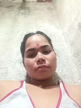 Sunali Bendre online show from 04/18/26, 04:16