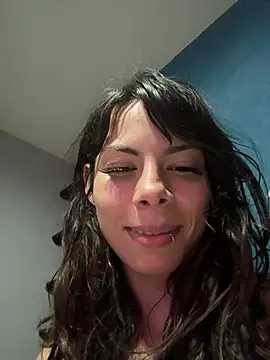 Snapshot of Isalove99 chatting on 05/02/26, 02:49 Isalove99 online show from 05/02/26, 02:49