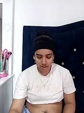 Snapshot of Diva_noir chatting on 02/15/26, 07:43 Diva noir online show from 02/15/26, 07:43