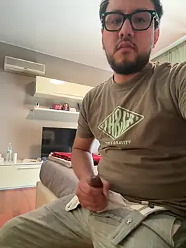 latinocalientehot online show from 04/26/26, 01:42