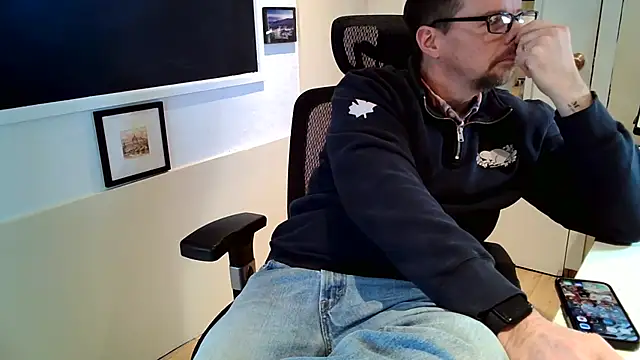 Snapshot of Scotsmanx chatting on 02/13/26, 08:27 Scotsmanx online show from 02/13/26, 08:27