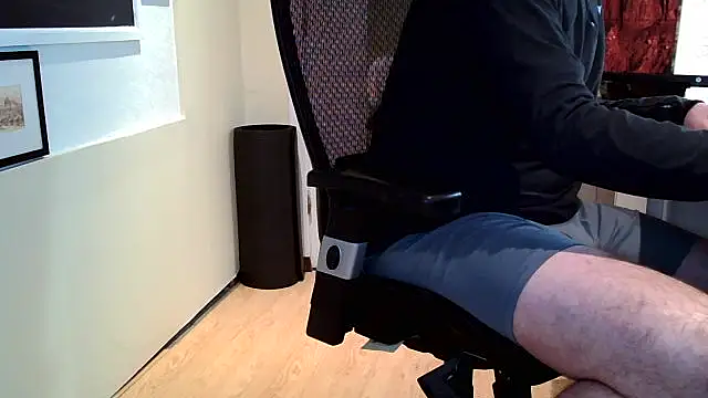 Snapshot of Scotsmanx chatting on 02/18/26, 03:41 Scotsmanx online show from 02/18/26, 03:41