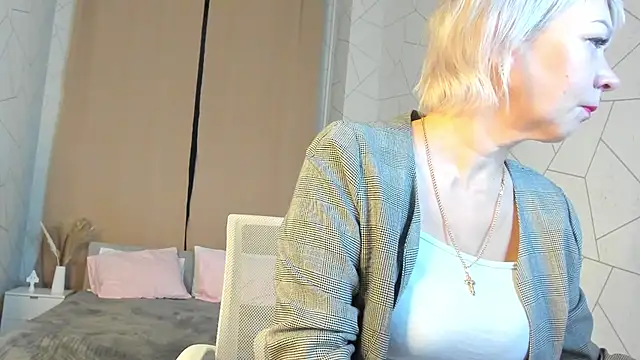 Ann Annise online show from 02/11/26, 01:10