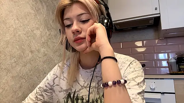 LadyFoxLove online show from 02/22/26, 10:47