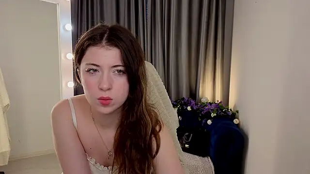 Snapshot of LunarDreamm chatting on 02/15/26, 02:03 LunarDreamm online show from 02/15/26, 02:03