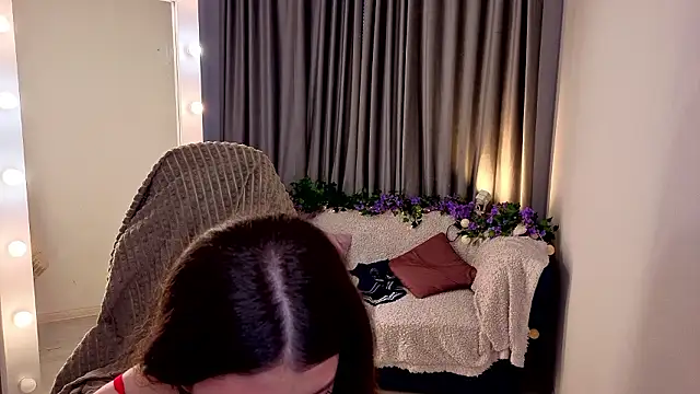 Snapshot of LunarDreamm chatting on 03/05/26, 01:51 LunarDreamm online show from 03/05/26, 01:51