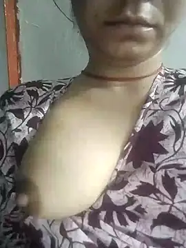 Julilodhi8695 online show from 04/15/26, 07:32