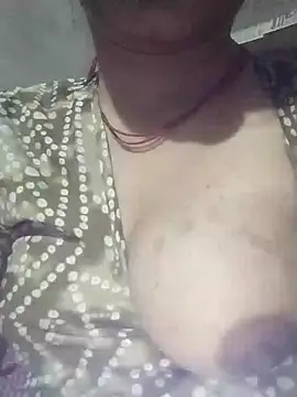 Julilodhi8695 online show from 04/19/26, 07:38