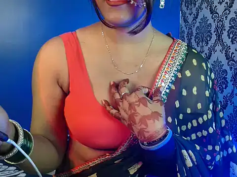 Hotginni4 online show from 02/02/26, 03:22