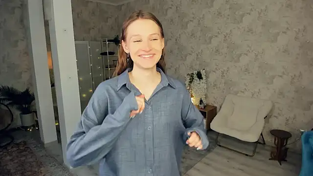 LianneBynon online show from 02/13/26, 07:37