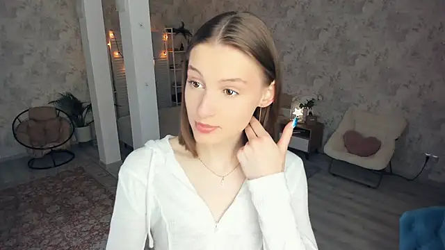 LianneBynon online show from 06/01/26, 08:27