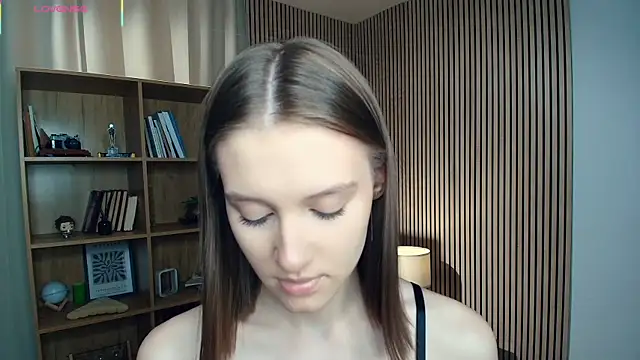 Snapshot of LianneBynon chatting on 07/13/26, 09:45 LianneBynon online show from 07/13/26, 09:45