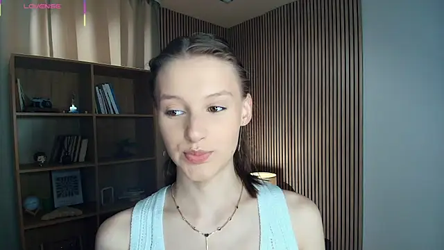 Snapshot of LianneBynon chatting on 07/19/26, 08:40 LianneBynon online show from 07/19/26, 08:40