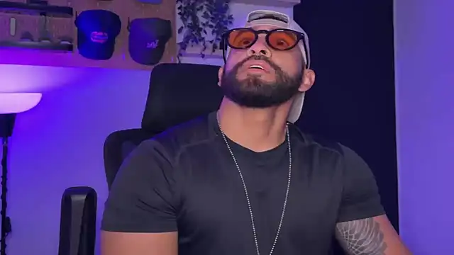 SamDornan51 online show from 04/10/26, 01:44