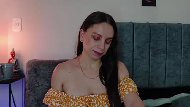 NatalyGuzman26 online show from 03/25/26, 12:27