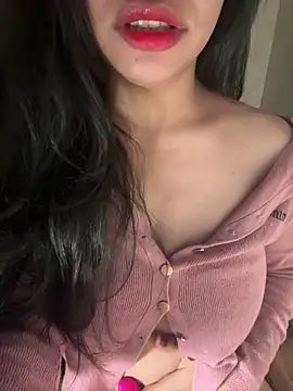 Snapshot of QuynhAnh_2k1 chatting on 02/21/26, 05:47 QuynhAnh 2k1 online show from 02/21/26, 05:47