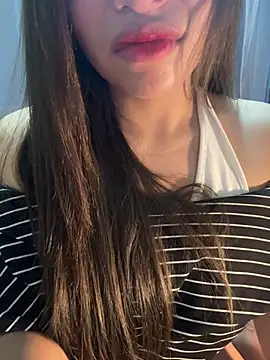 Snapshot of QuynhAnh_2k1 chatting on 03/08/26, 07:56 QuynhAnh 2k1 online show from 03/08/26, 07:56