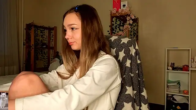 Snapshot of HoneyComfy chatting on 02/17/26, 11:18 HoneyComfy online show from 02/17/26, 11:18