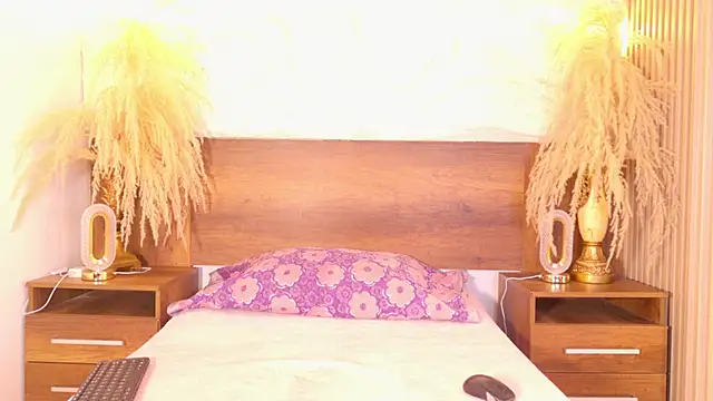 mollyjackson  online show from 04/19/26, 12:59