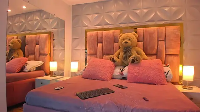 Paris Velvet online show from 02/02/26, 10:19