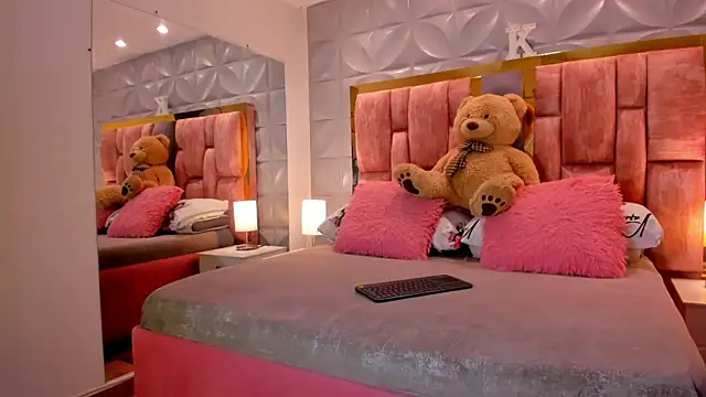 Paris Velvet online show from 02/03/26, 10:04