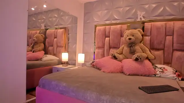 Paris Velvet online show from 02/11/26, 09:53