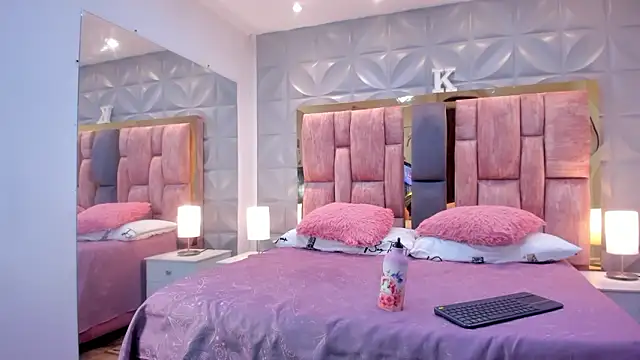 Paris Velvet online show from 02/23/26, 10:51