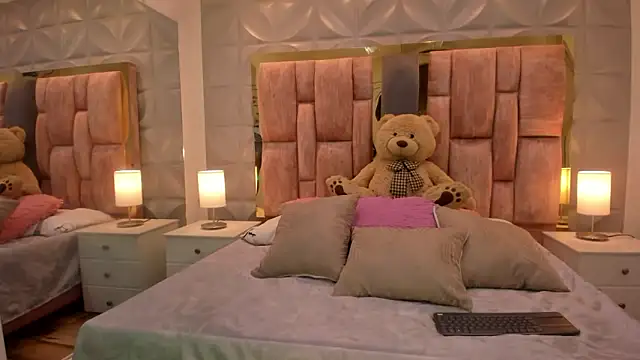 Paris Velvet online show from 02/24/26, 10:19