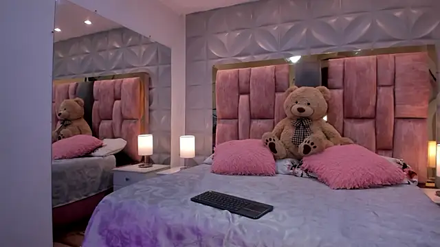 Paris Velvet online show from 03/03/26, 10:59